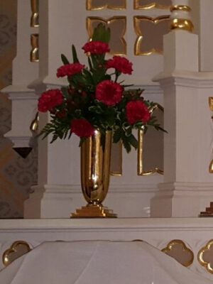 altar-flowers-e1682444625243